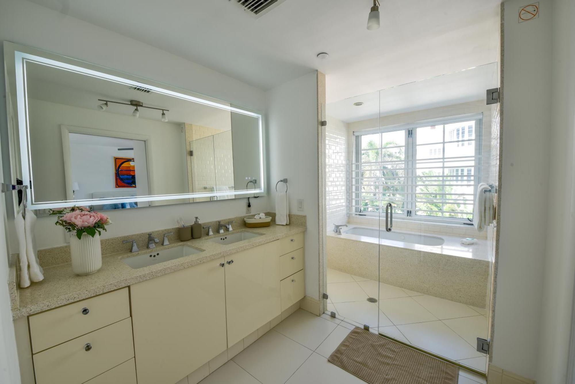 Carlyle Hotel Ocean Dr South Beach 2 Bedroom Luxury Apartment 마이애미 비치 외부 사진